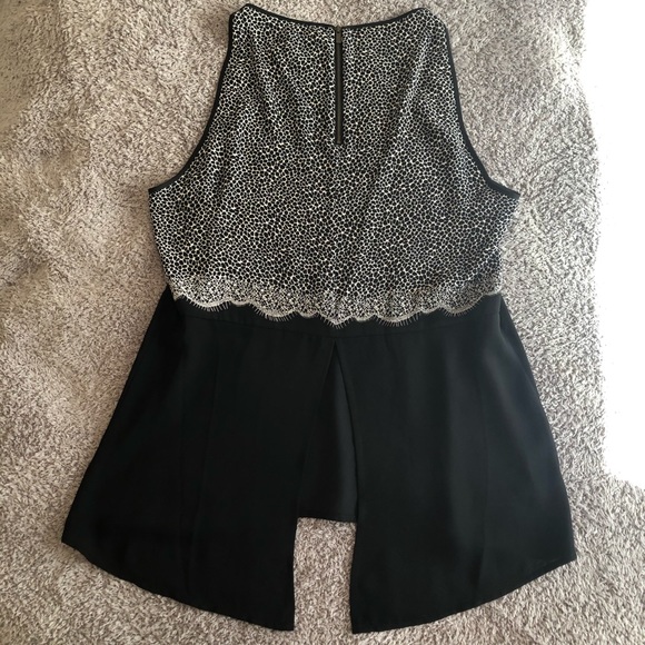 BCBGMaxAzria Tops - BCBGMAXAZRIA B&W top with open tuxedo tail back
